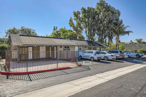 900 Citrus Ave, Vista CA  92084-4300 exterior