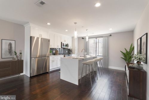 1615 3rd St, Philadelphia, PA 19122-3003