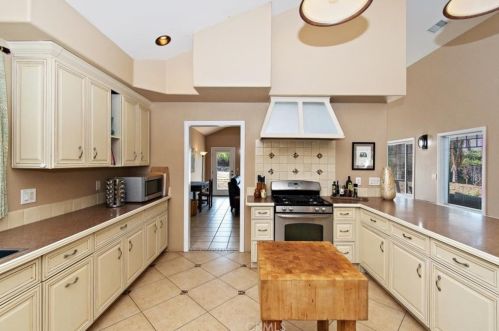 1236 Bradley St, Riverside CA 92506-5408 exterior