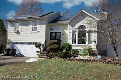 12 Hawk Ct, Wall Township, NJ 07731-2919