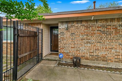 2141 Stradivarius Ln, Carrollton TX  75007-2218 exterior