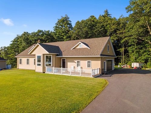76 Sun Lake Dr, Belmont, NH 03220-4463