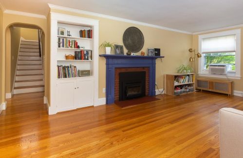 5 Longmeadow Rd, Dover, NH 03820-4210