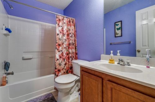 1461 Hedgewood Trl, Fort Worth TX  76112-4455 exterior