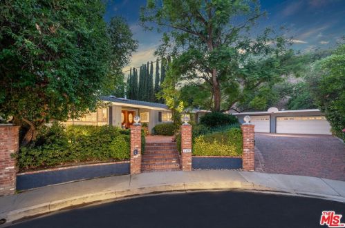 4400 Estrondo Dr, Van Nuys, CA 91436-3228