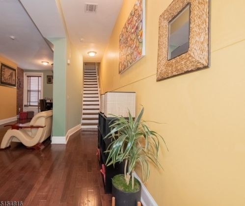 15 2nd Ave, Newark, NJ 07104-2701