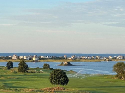 4 Belle Rose Dr, Westerly, RI 02891-3916
