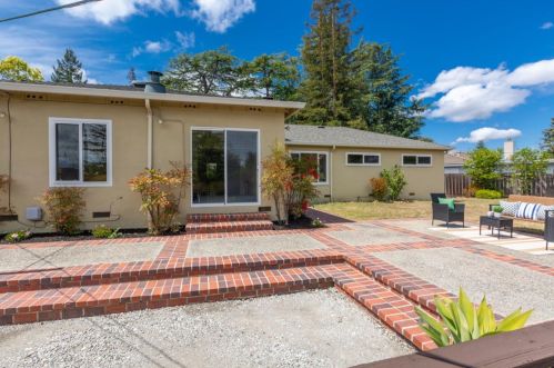 10564 Ainsworth Dr, Los Altos CA 94024-7448 exterior