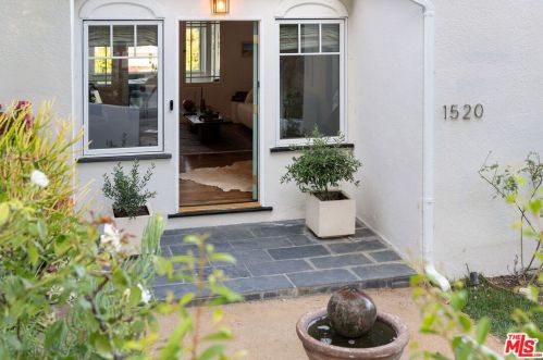 1520 Columbia Dr, Glendale, CA 91205-3508
