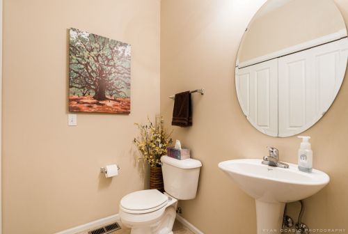 587 Stonegate Dr, Sycamore IL  60178-8907 exterior