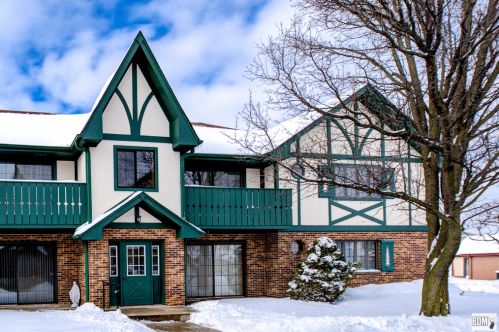 8062 Autobahn Dr, Palos Park, IL 60464-3048