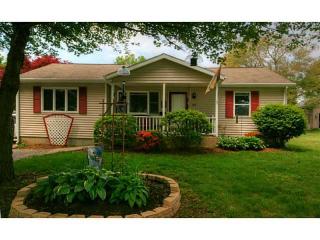 35 Woodlund Ave, Westerly, RI 02891-2440