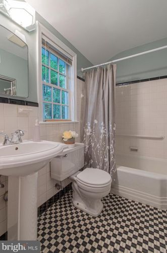 303 Melbourne Ave, Silver Spring MD 20901-2818 exterior