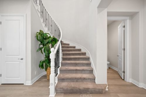 60 Gainsboro, Irvine CA  92620-2187 exterior