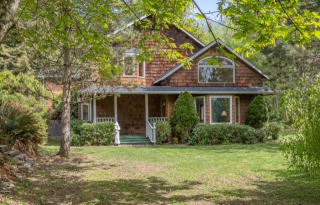 19708 107th Ave, Vashon, WA 98070-6037