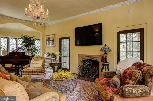 585 Warwick Rd, Haddonfield NJ 08033-3845 exterior