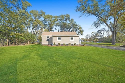 3410 Glen Flora Ave, Gurnee, IL 60031-3715
