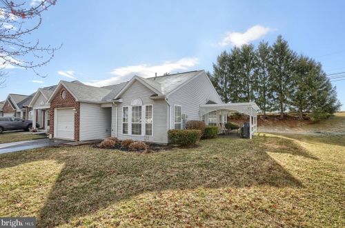 5 Thornhill Ct, Carlisle PA  17015-7669 exterior