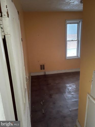 701 9 St, Camden NJ 08102-1721 exterior