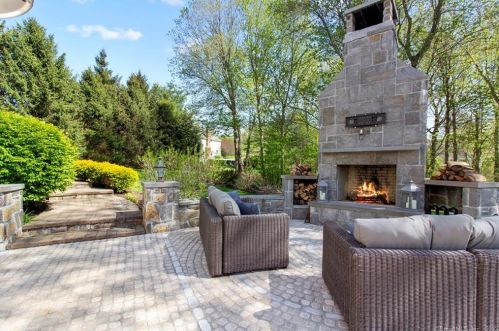 14 Kimberly Dr, Huntington, CT 06484-5773
