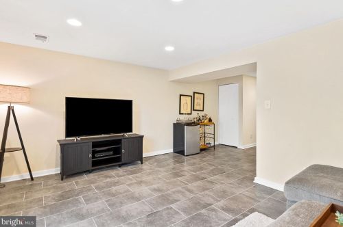 2314 Horseferry Ct, Herndon VA  20191-2718 exterior