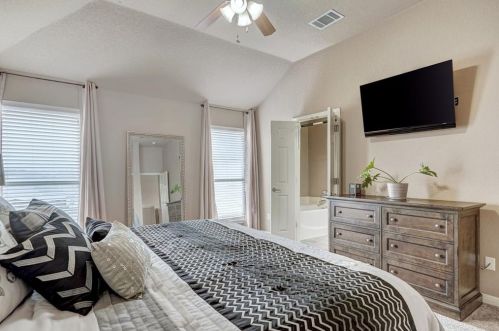 108 Ferrule Dr, Uhland TX 78640-8008 exterior