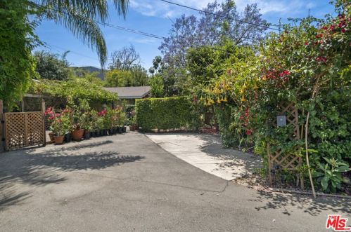 4444 Mammoth Ave, Van Nuys, CA 91423-3690