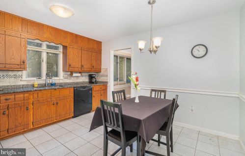 102 Suncrest Rd, Lancaster PA  17601-4834 exterior