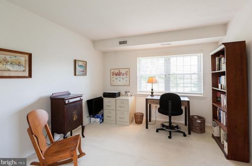 22 Valleybrook Dr, Lancaster PA  17601-4623 exterior