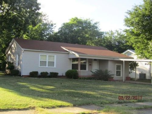 711 Roosevelt St, Seminole, OK 74868-3849