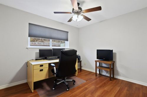 1932 Chesham Dr, Carrollton TX 75007-2403 exterior