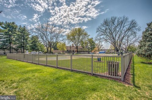 189 Valleybrook Dr, Lancaster PA  17601-4620 exterior