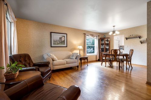 907 Joan Ct, Naperville, IL 60540-1931