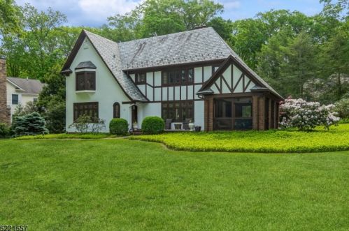 11 Spring Brook Rd, Morristown, NJ 07960-6319