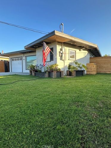 1325 221st St, Torrance, CA 90501-4025