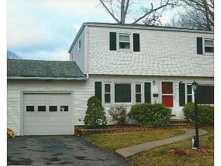 9 Tomahawk Ct, Warwick, RI 02886-8558