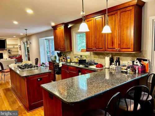 7192 Duck Ct, Springfield VA  22152-3620 exterior