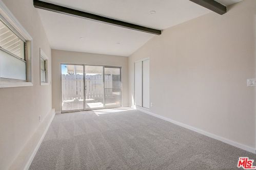 7831 Peachtree Ave, Van Nuys CA  91402-6513 exterior