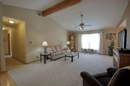 216 Cambridge Ct, Oswego, IL 60543-8023