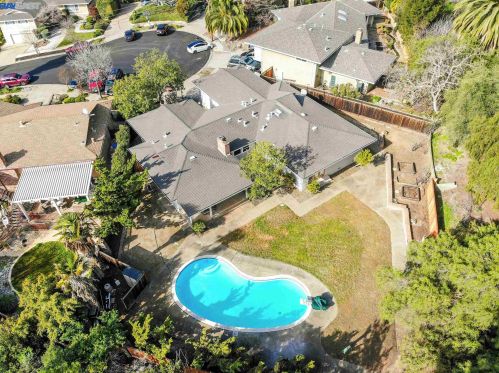 695 Fiesta Pl, Hayward, CA 94544-6714