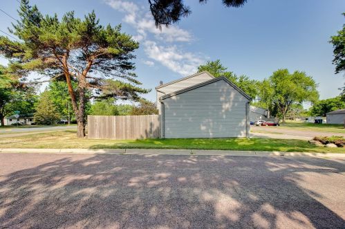 1726 Flamingo Dr, Saint Paul MN  55122-1143 exterior