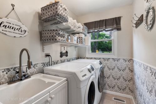 864 Burning Trl, Carol Stream IL  60188-9190 exterior