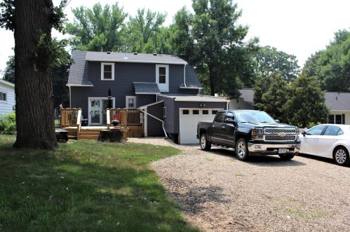 310 6th St, Blue Earth, MN 56013-2018