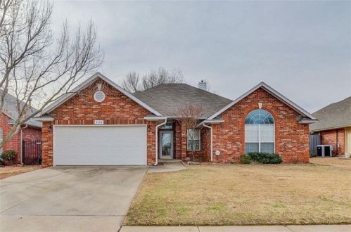 404 Sandpiper Ln, Norman, OK 73071-6150