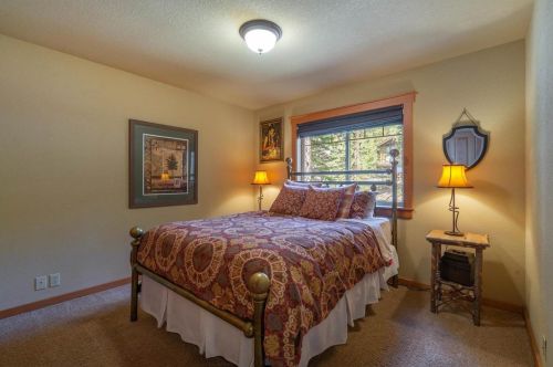 11090 Sitzmark Way, Truckee CA  96161-6128 exterior