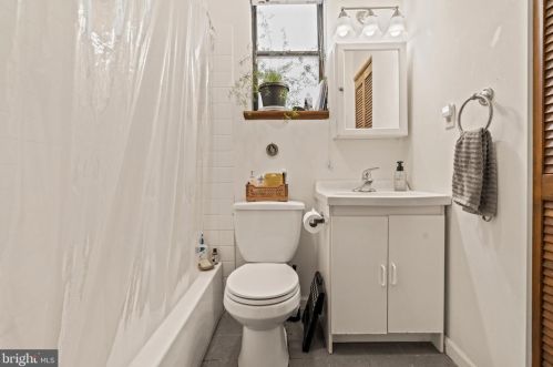 716 10th St, Philadelphia PA 19148-5006 exterior