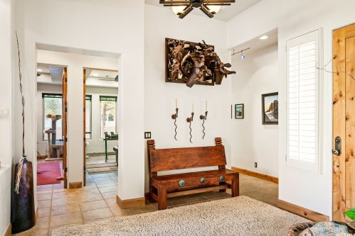 340 Snow Cyn Dr, Kayenta UT 84738-6041 exterior