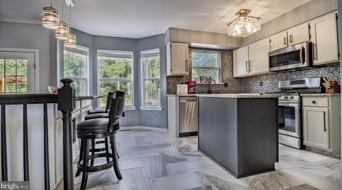 33 Annapolis Dr, Erial, NJ 08081-2191