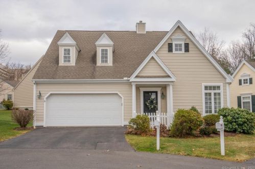 8 Nutmeg Ln, Farmington, CT 06032-2066
