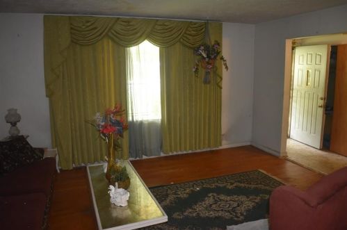 250 Hamilton E Holmes Dr, Atlanta GA  30318-7422 exterior